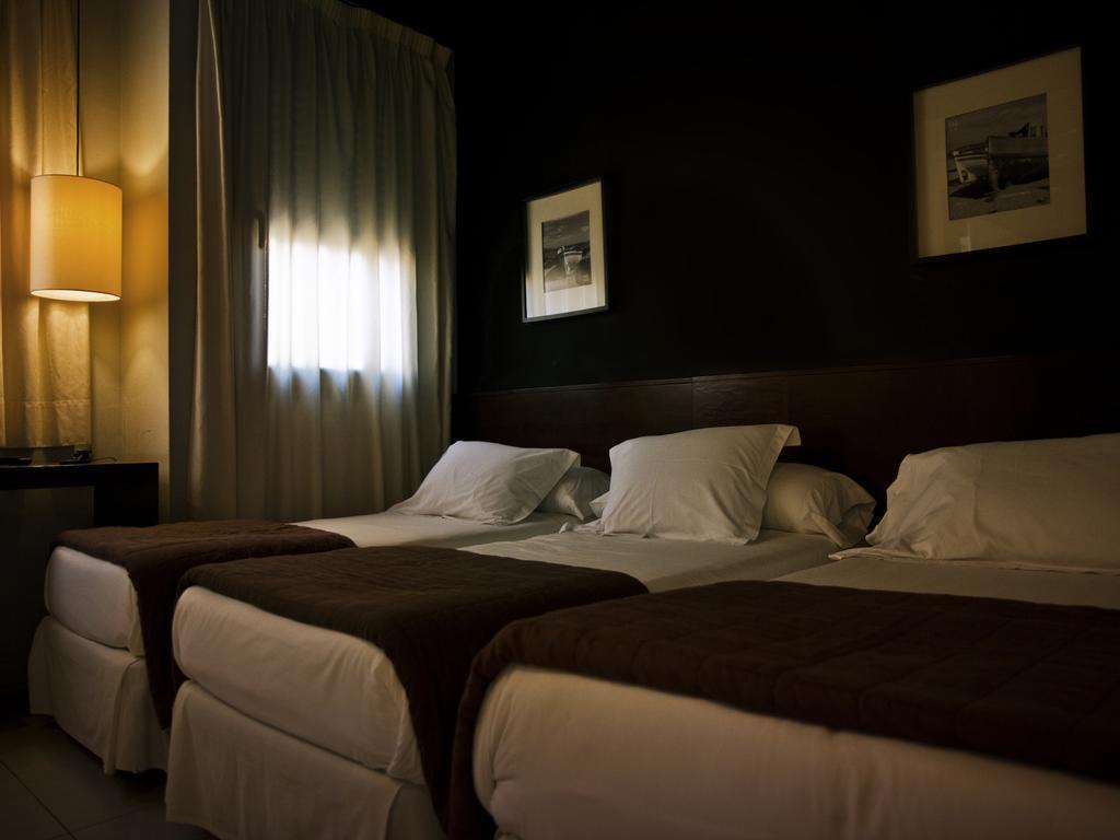 Hostal Badaloni Μπαδαλόνα Δωμάτιο φωτογραφία