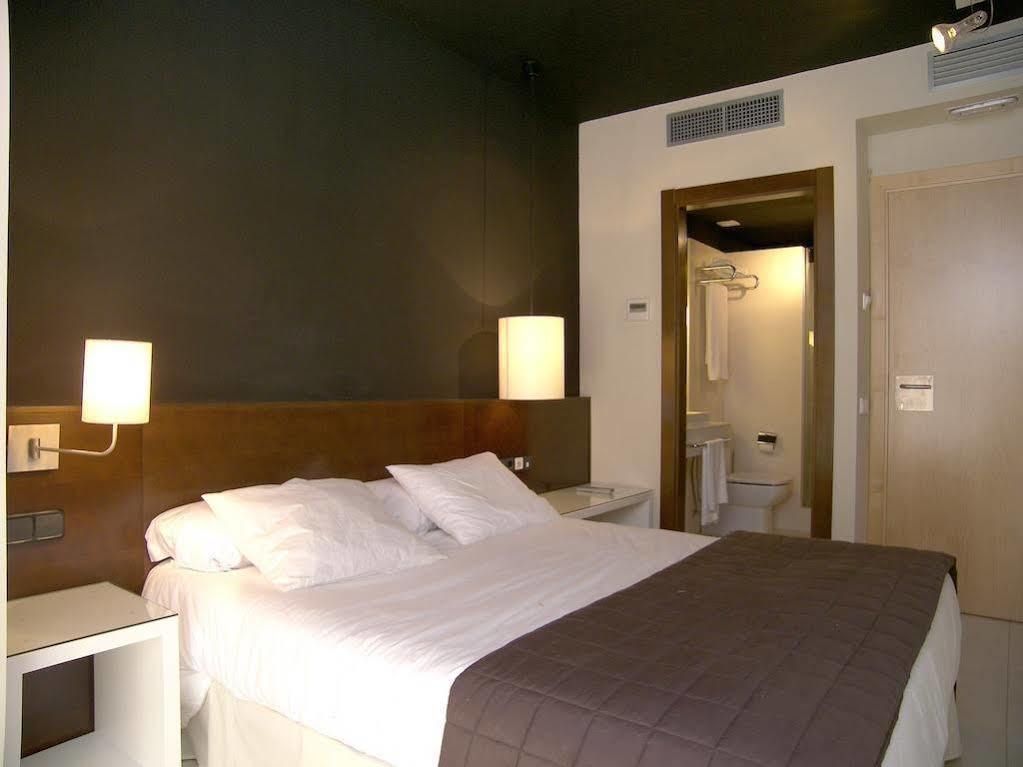 Hostal Badaloni Μπαδαλόνα Εξωτερικό φωτογραφία